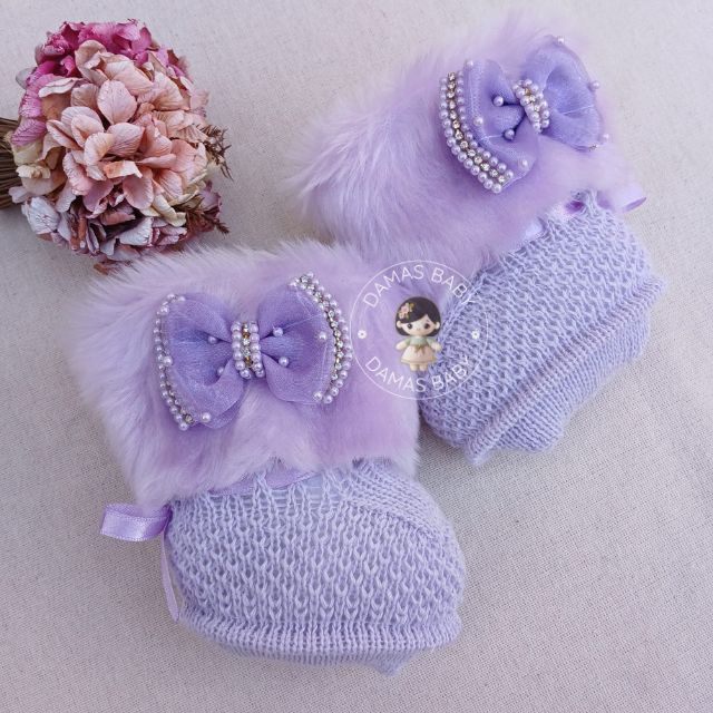 Botinha Pelúcia Laço Duplo Pérola Strass - Lilás