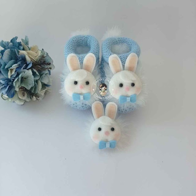 Coelhinho Pompom Gravatinha - Azul Bebê