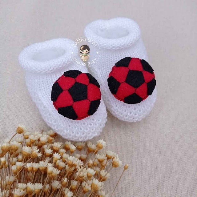 Bola de Futebol Preto c/ Vermelho - Branco